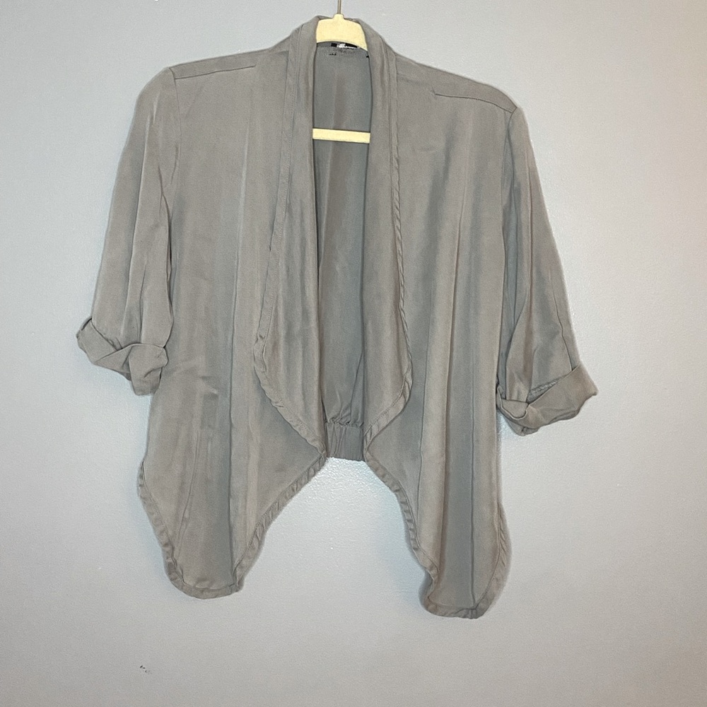 Premise Studio Women’s Gray 3 quarter sleeve Open front sweater / jacket. Small